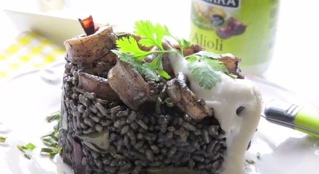 Arroz Negro con Alioli Ybarra