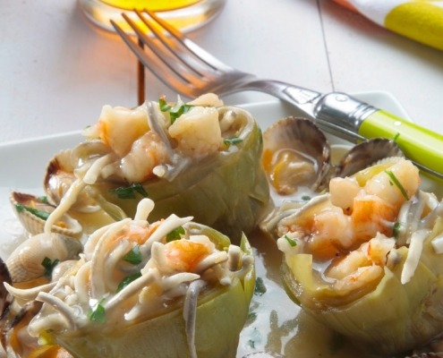 alcauciles rellenos con salsa