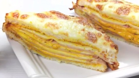 Sándwich de Pollo y Queso con Salsa Gaucha Ybarra