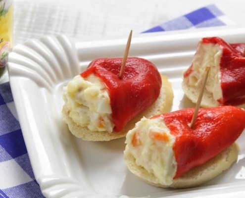Piquillos rellenos de ensaladilla Ybarra