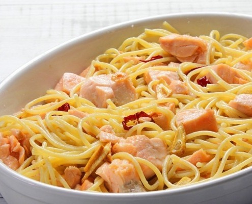 espaguetti con salmon al ajillo Ybarra