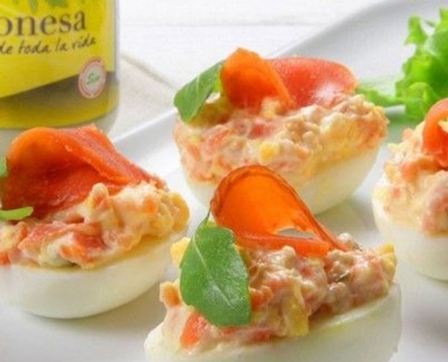 Huevos rellenos de palometa