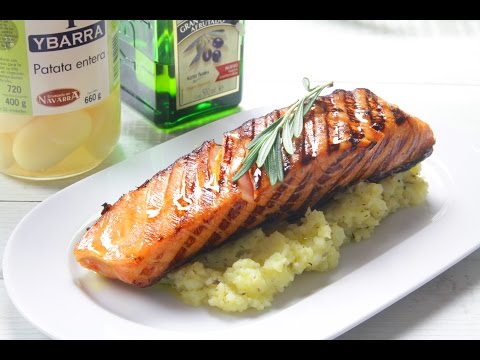 Salmón asado con Virgen Extra Ybarra, soja, miel y naranja
