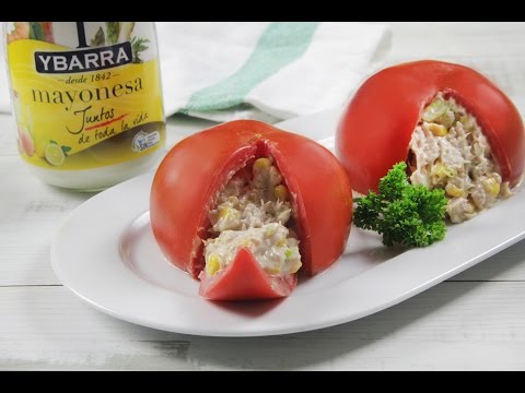 Tomates rellenos de ensalada de atún