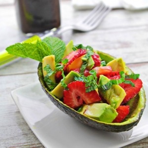 ensalada de aguacate y fresas face