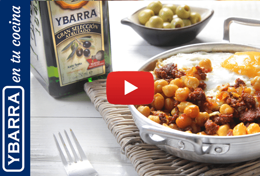 Garbanzos fritos con chorizo y huevo