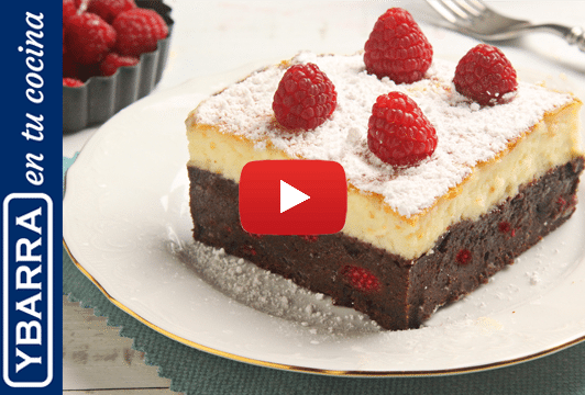 Brownie cheesecake con frambuesas