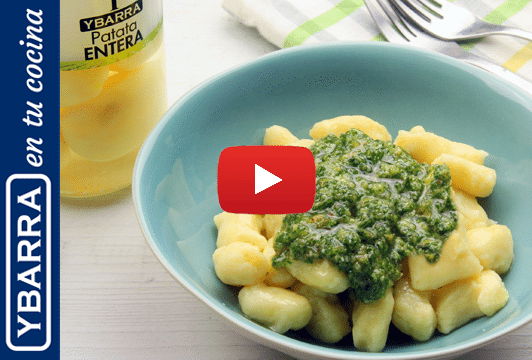 Ñoquis caseros con pesto de rúcula