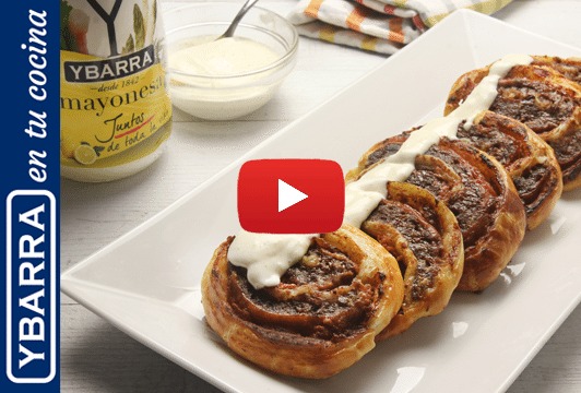 Rollitos de ternera y hojaldre con salsa kebab