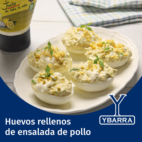Huevos rellenos de ensalada de pollo
