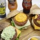Hamburguesas de verano con mayonesa, salsa Gaucha y salsa Barbacoa
