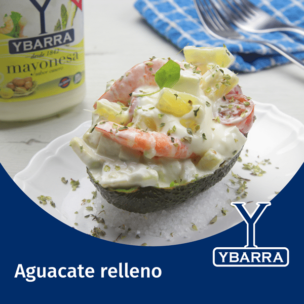 Aguacates rellenos de marisco y mayonesa
