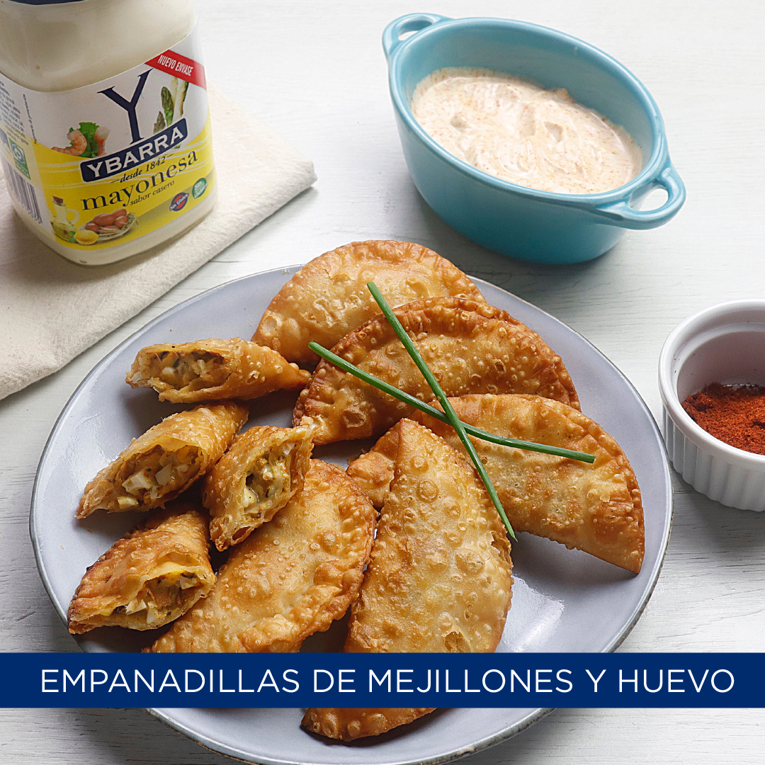 Empanadillas de mejillones, huevos duros y mayonesa al pimentón