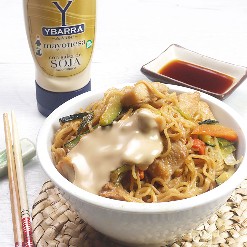 Fideos chinos con pollo