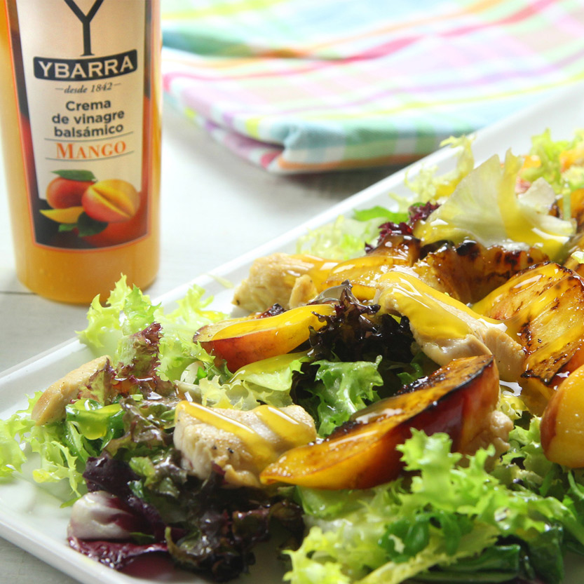 recetas ybarra ensalada de pollo con nectarina y crema de vinagre de mango