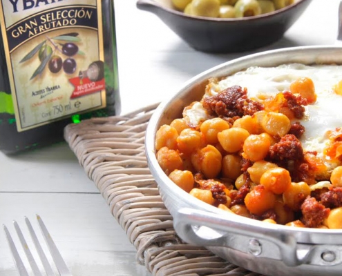 recetas ybarra grabanzos fritos con chorizo, huevo y aceite virgen extra