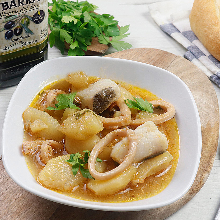 Patatas con bacalao y calamares