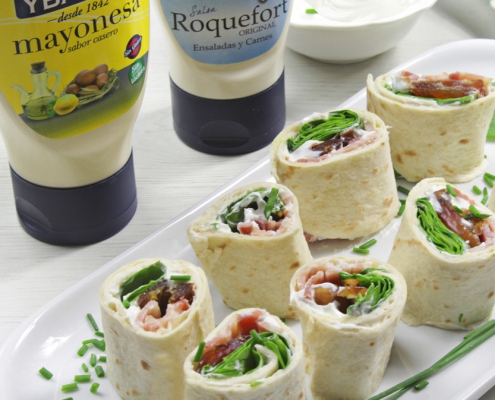 recetas ybarra rollitos con datiles, mayonesa y salsa roquefort