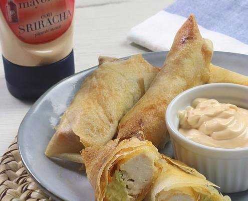 recetas ybarra rollitos con pollo, aguacate y mayonesa sriracha