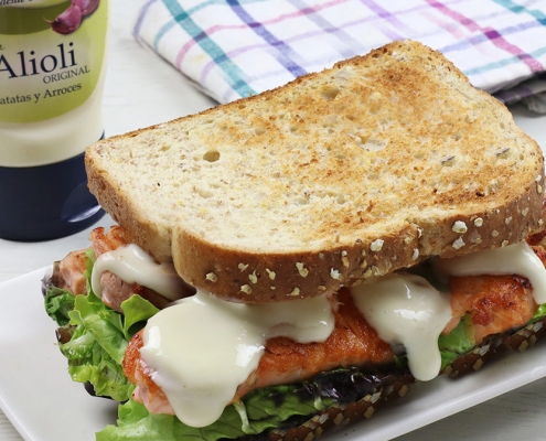 recetas ybarra sandwich de salmon con salsa alioli