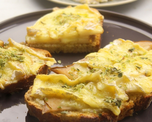 recetas-ybarra-tosta-desayuno-virgen-extra-queso-camembert-pera