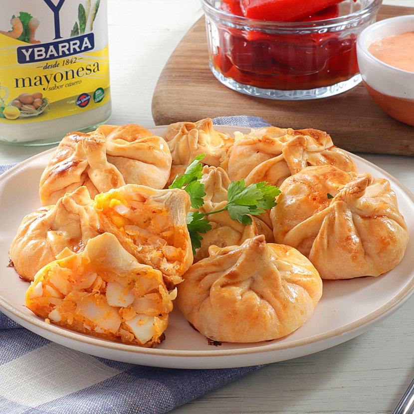 Saquitos de bacalao, huevo duro y mayonesa de piquillos