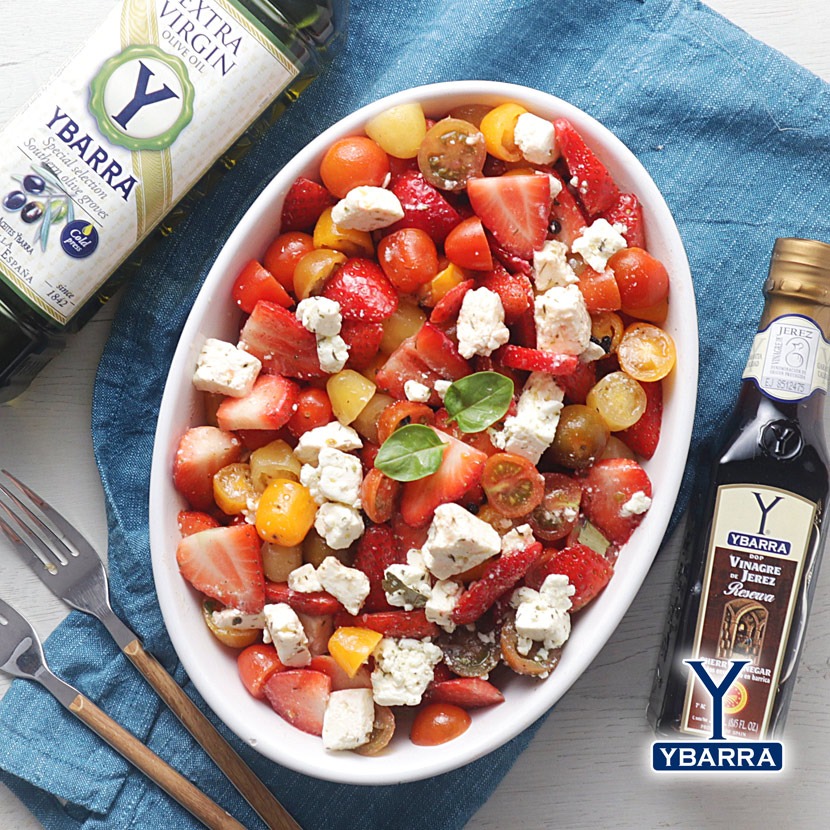 Ensalada de fresas, cherrys y queso feta