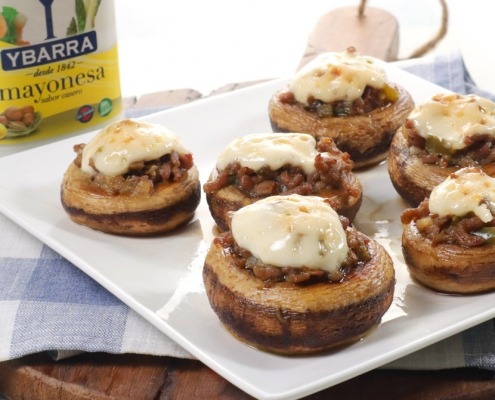 Champiñones rellenos gratinados