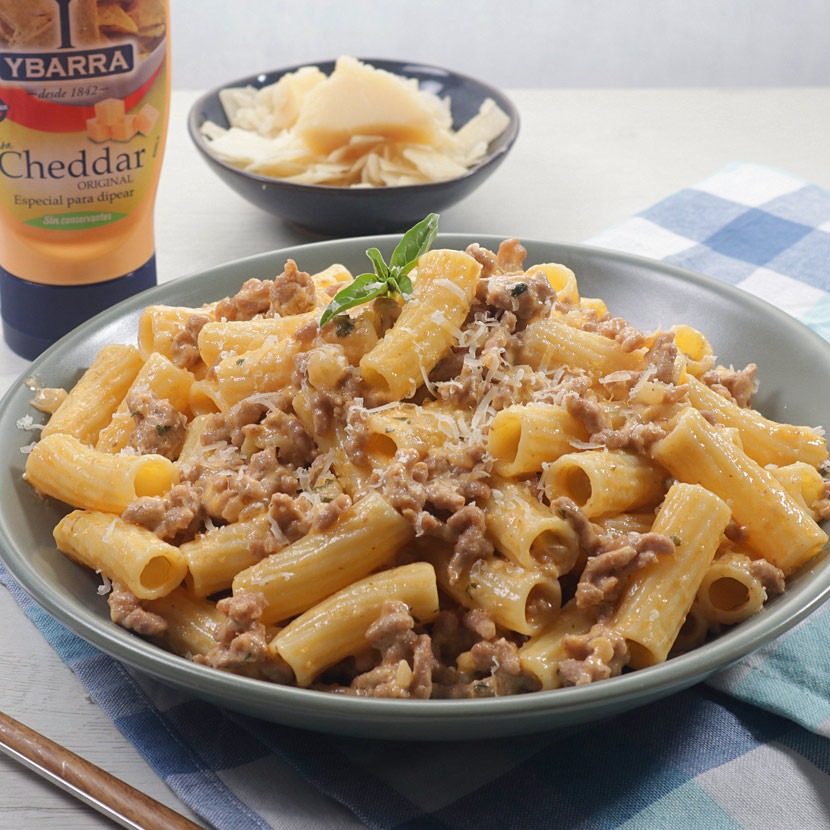 Rigatoni con carne a la salsa Cheddar Ybarra