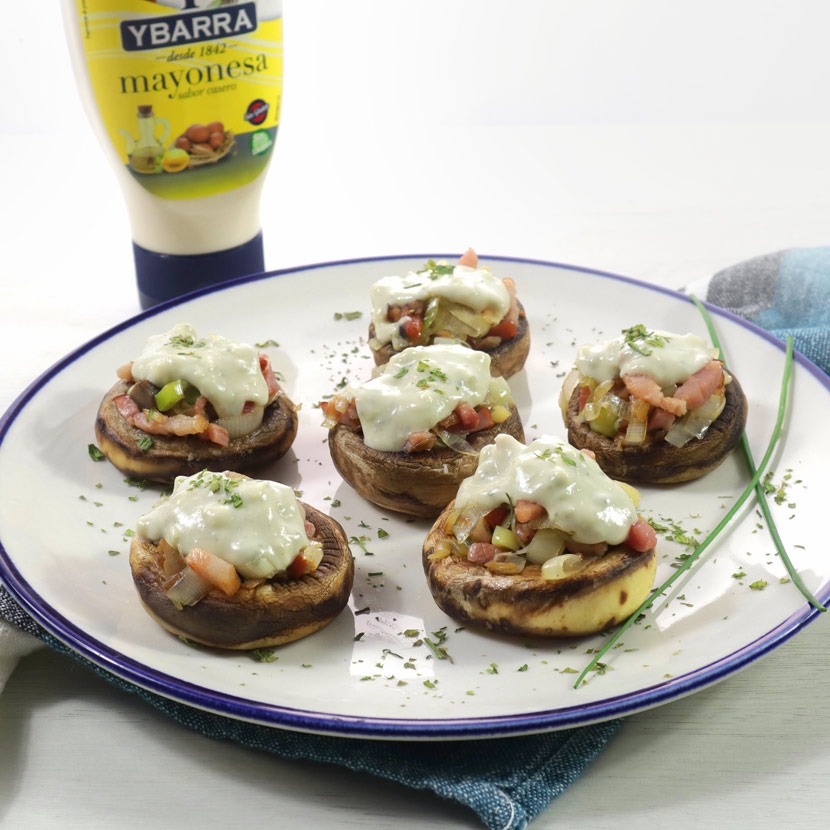 Champiñones rellenos de puerro y bacon